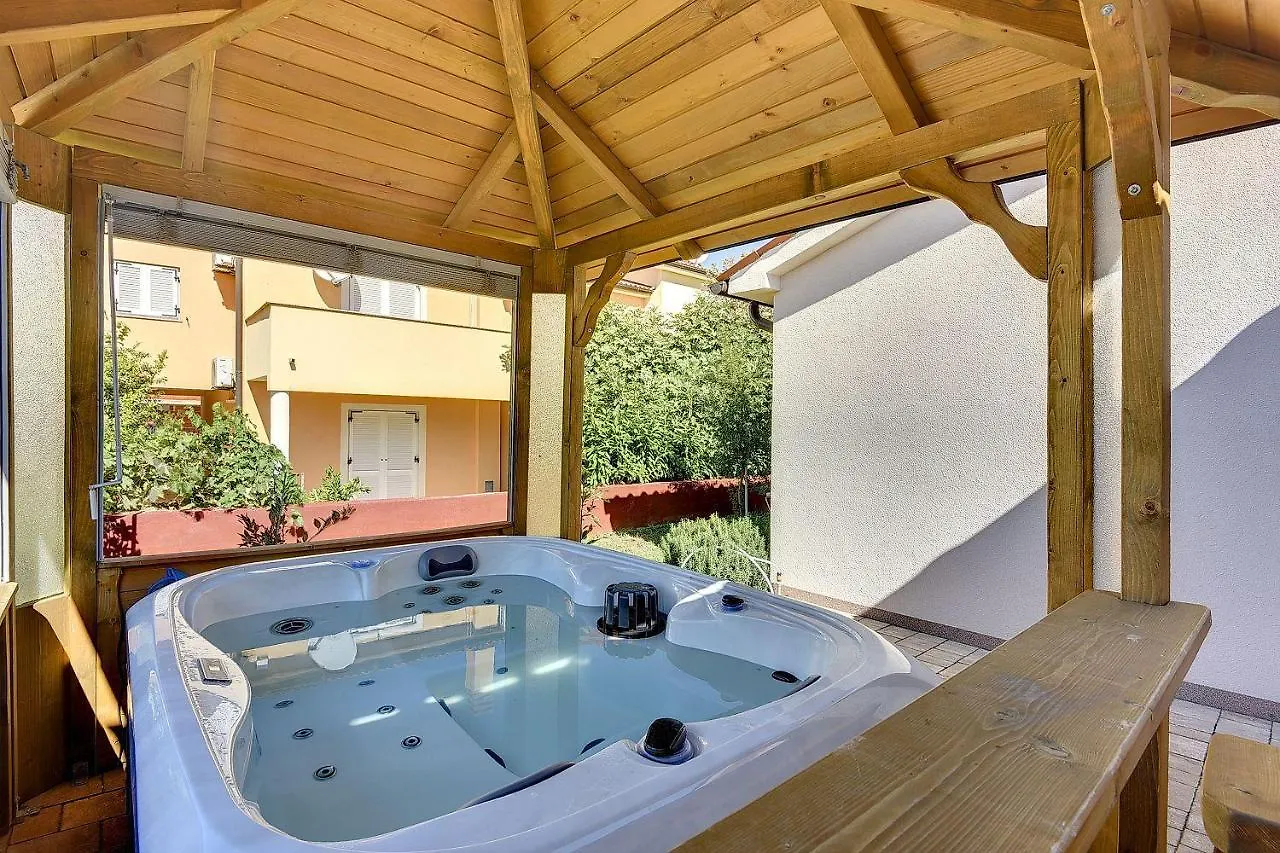 Nur 150 Meter Vom Strand Mit Whirlpool Medulin Holiday home
